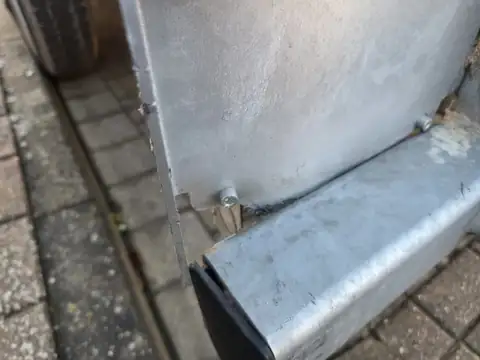Haftpflichtgutachten für Anhänger in Aachen – Schadendokumentation, Bild 4 von 6 Haftpflichtgutachten für Anhänger in Aachen: Originalaufnahme 4 von 6 zur Schadendokumentation