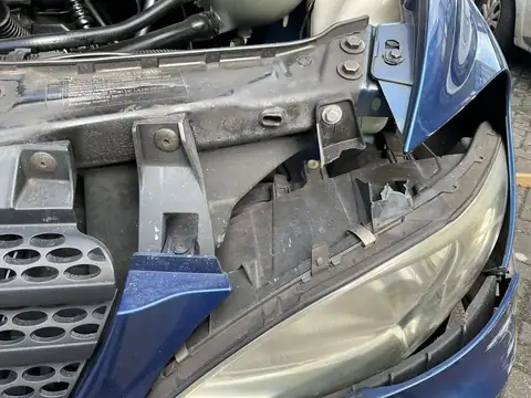 Handwerkerfahrzeug aus Baesweiler in Unfall mit Totalschaden verwickelt – Schadendokumentation, Bild 4 von 6 Handwerkerfahrzeug aus Baesweiler in Unfall mit Totalschaden verwickelt: Originalaufnahme 4 von 6 zur Schadendokumentation