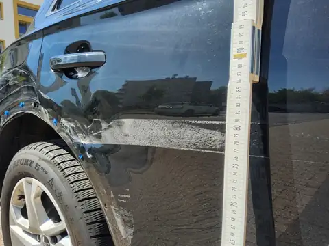 Jülich: Haftpflichtgutachten nach Verkehrsunfall am Audi Q5 – Schadendokumentation, Bild 4 von 6 Jülich: Haftpflichtgutachten nach Verkehrsunfall am Audi Q5: Originalaufnahme 4 von 6 zur Schadendokumentation