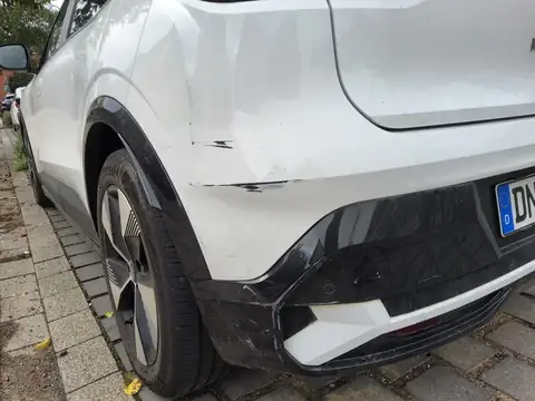 Leichter Schaden am E-Auto – die Kosten überraschen: Originalaufnahme 5 von 6 zur Schadendokumentation