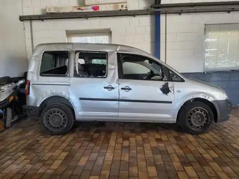 Massiver Unfall mit Totalschaden nach Rotlichtverstoß in Eschweiler – Schadendokumentation, Bild 2 von 6 Massiver Unfall mit Totalschaden nach Rotlichtverstoß in Eschweiler: Originalaufnahme 2 von 6 zur Schadendokumentation