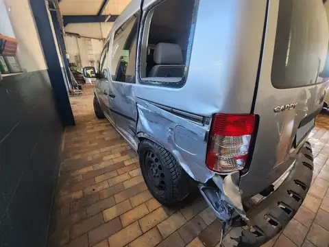 Massiver Unfall mit Totalschaden nach Rotlichtverstoß in Eschweiler – Schadendokumentation, Bild 3 von 6 Massiver Unfall mit Totalschaden nach Rotlichtverstoß in Eschweiler: Originalaufnahme 3 von 6 zur Schadendokumentation