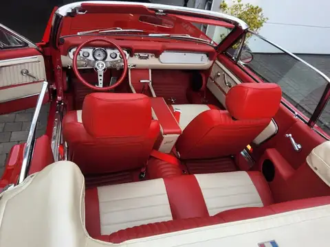 Oldtimergutachten Ford Mustang Cabrio (Baujahr 1966) – Schadendokumentation, Bild 2 von 6 Oldtimergutachten Ford Mustang Cabrio (Baujahr 1966): Originalaufnahme 2 von 6 zur Schadendokumentation