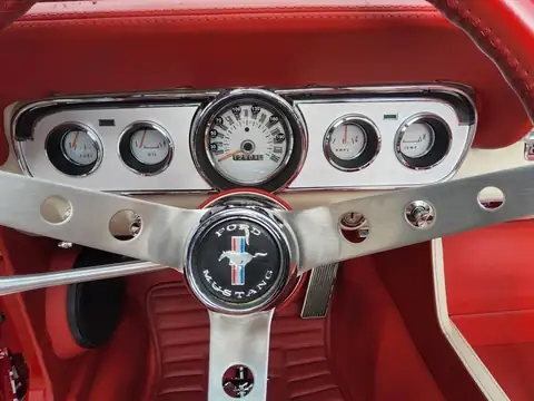 Oldtimergutachten Ford Mustang Cabrio (Baujahr 1966) – Schadendokumentation, Bild 3 von 6 Oldtimergutachten Ford Mustang Cabrio (Baujahr 1966): Originalaufnahme 3 von 6 zur Schadendokumentation