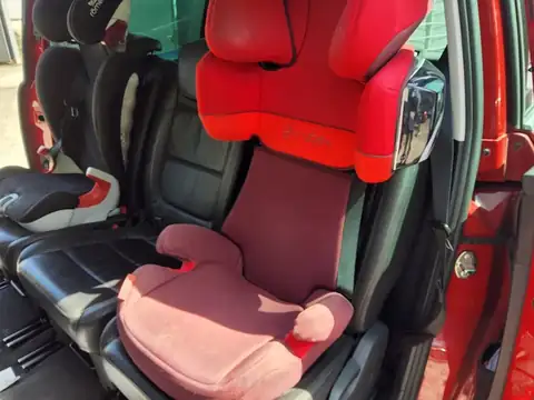 Totalschaden mit Kindersitzen im Fahrzeug: Originalaufnahme 2 von 6 zur Schadendokumentation