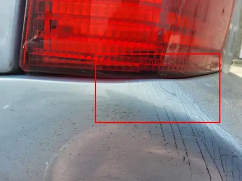 Unfall mit Fahrerflucht in Alsdorf – Schadendokumentation, Bild 6 von 6 Unfall mit Fahrerflucht in Alsdorf: Originalaufnahme 6 von 6 zur Schadendokumentation