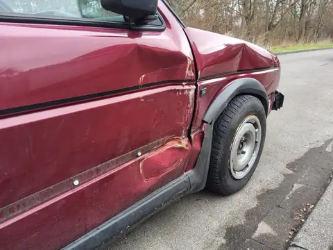 Unfall mit seltenem VW Jetta CL in Baesweiler – Schadendokumentation, Bild 6 von 6 Unfall mit seltenem VW Jetta CL in Baesweiler: Originalaufnahme 6 von 6 zur Schadendokumentation