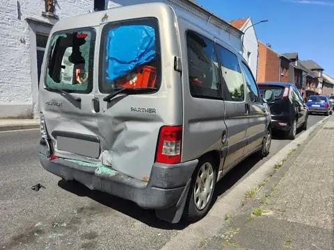Unfallschaden in Baesweiler – Schadendokumentation, Bild 4 von 6 Unfallschaden in Baesweiler: Originalaufnahme 4 von 6 zur Schadendokumentation