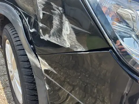 Valet Parking Schaden am Flughafen Frankfurt – Schadendokumentation, Bild 4 von 6 Valet Parking Schaden am Flughafen Frankfurt: Originalaufnahme 4 von 6 zur Schadendokumentation
