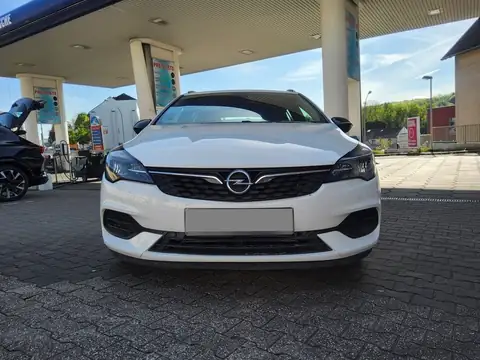 Unfallschaden in Eschweiler – Praxisfall Weißer Opel Astra mit Unfallschaden in Eschweiler