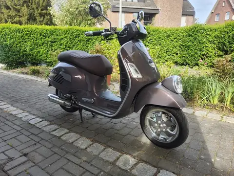 Motorroller-Gutachten im Kreis Aachen – Praxisfall Beschädigter Vespa Motorroller bei einer Begutachtung