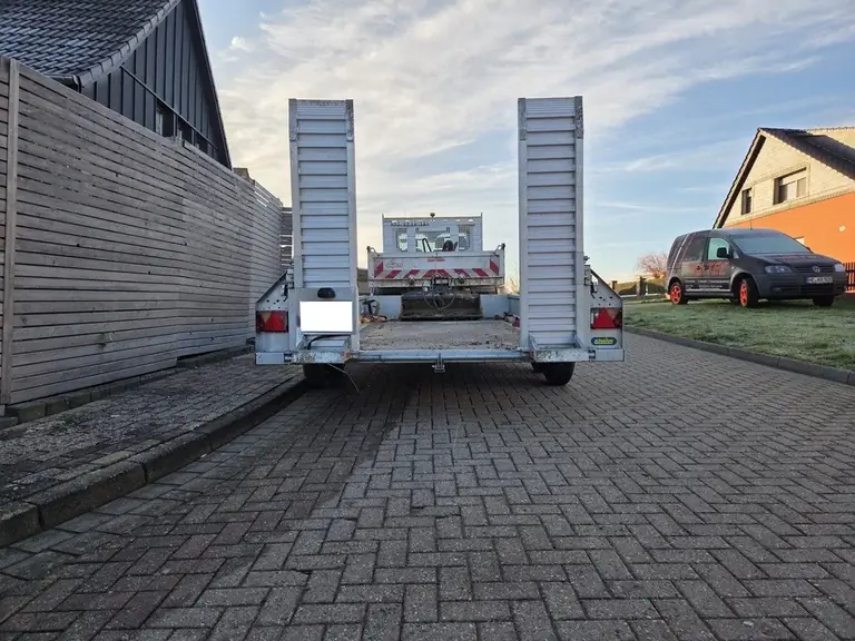 Haftpflichtgutachten für Anhänger in Aachen – Schadendokumentation, Bild 1 von 6 Haftpflichtgutachten für Anhänger in Aachen: Originalaufnahme 1 von 6 zur Schadendokumentation