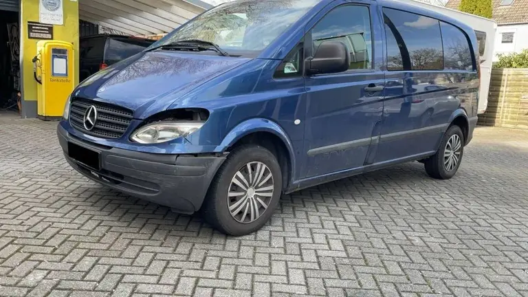 Handwerkerfahrzeug aus Baesweiler in Unfall mit Totalschaden verwickelt – Schadendokumentation, Bild 1 von 6 Handwerkerfahrzeug aus Baesweiler in Unfall mit Totalschaden verwickelt: Originalaufnahme 1 von 6 zur Schadendokumentation