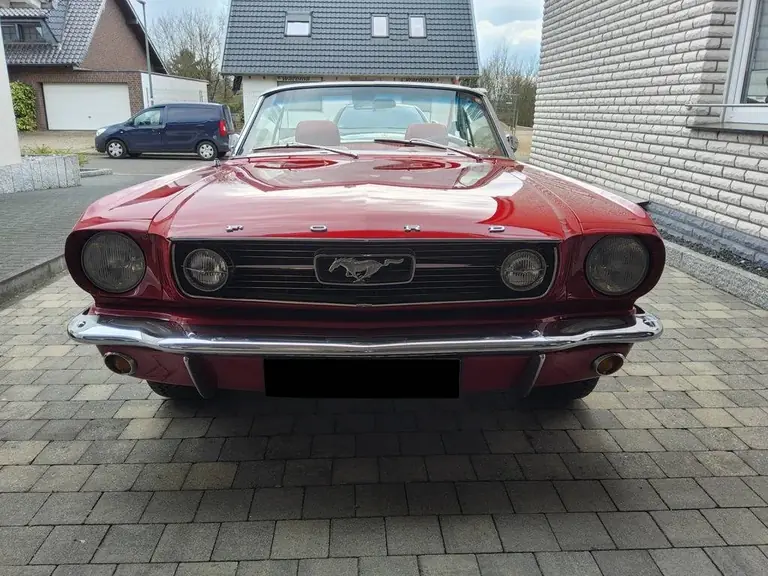Oldtimergutachten Ford Mustang Cabrio (Baujahr 1966) – Schadendokumentation, Bild 1 von 6 Oldtimergutachten Ford Mustang Cabrio (Baujahr 1966): Originalaufnahme 1 von 6 zur Schadendokumentation